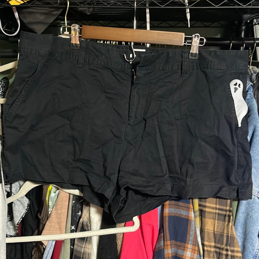 Black shorts w/ pockets